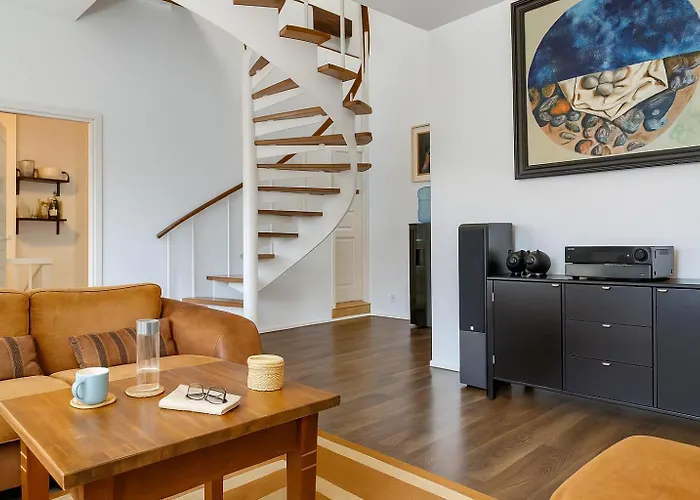 Top-secure Spacious Penthouse - Embassy Apartment